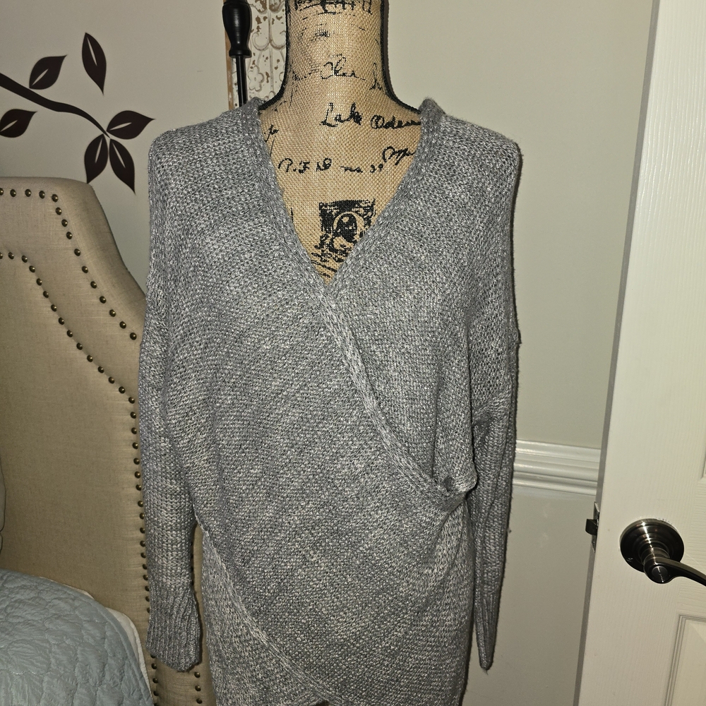 She + Sky Heather Gray V-Neck Sweater